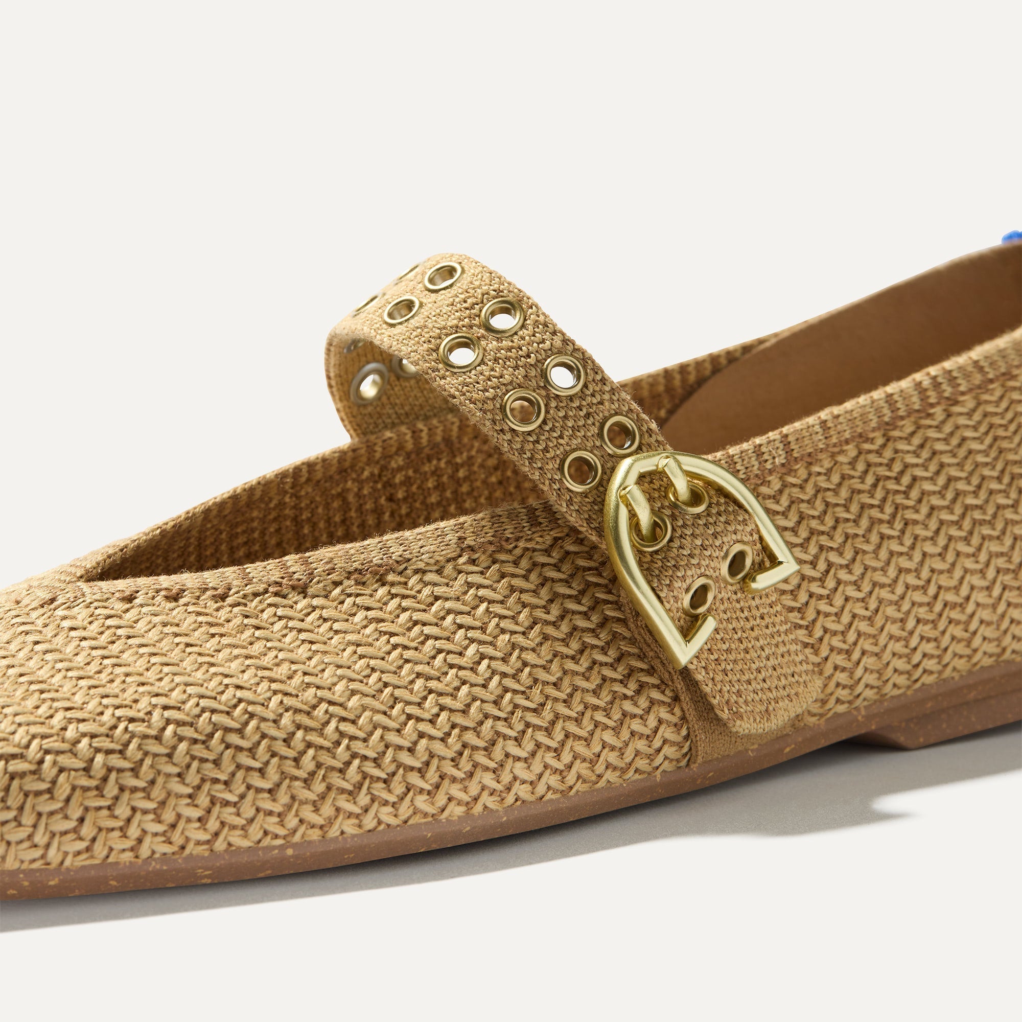 465_MaxBuckleMaryJane_TanWoven_Toedetail_Macro_7668.jpg