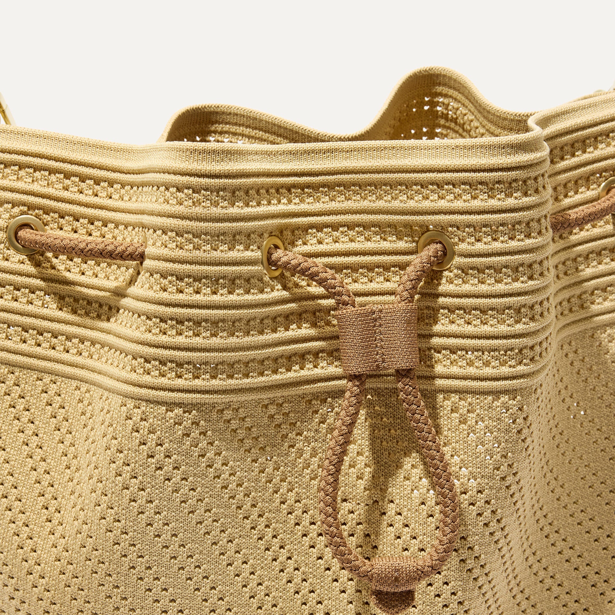 469_CinchBucketBag_BrownButterCrochet_Macrostrap_5332.jpg
