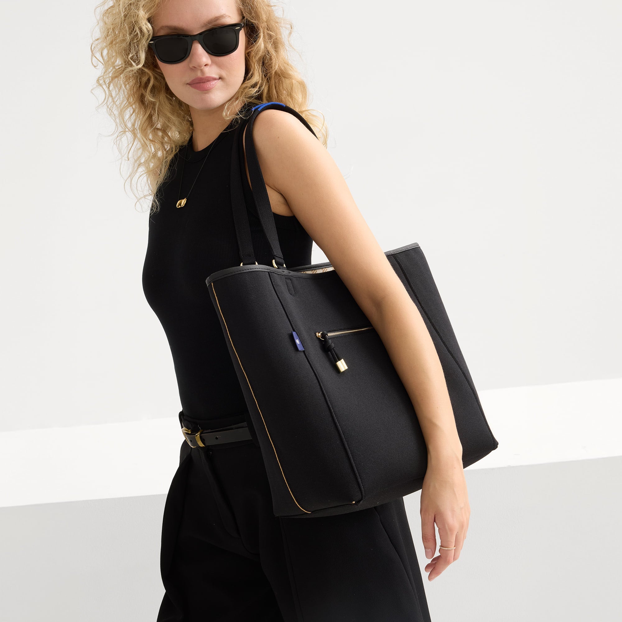 472_Two-WayTote_SandBar_OnFigure_0817_pdp.jpg
