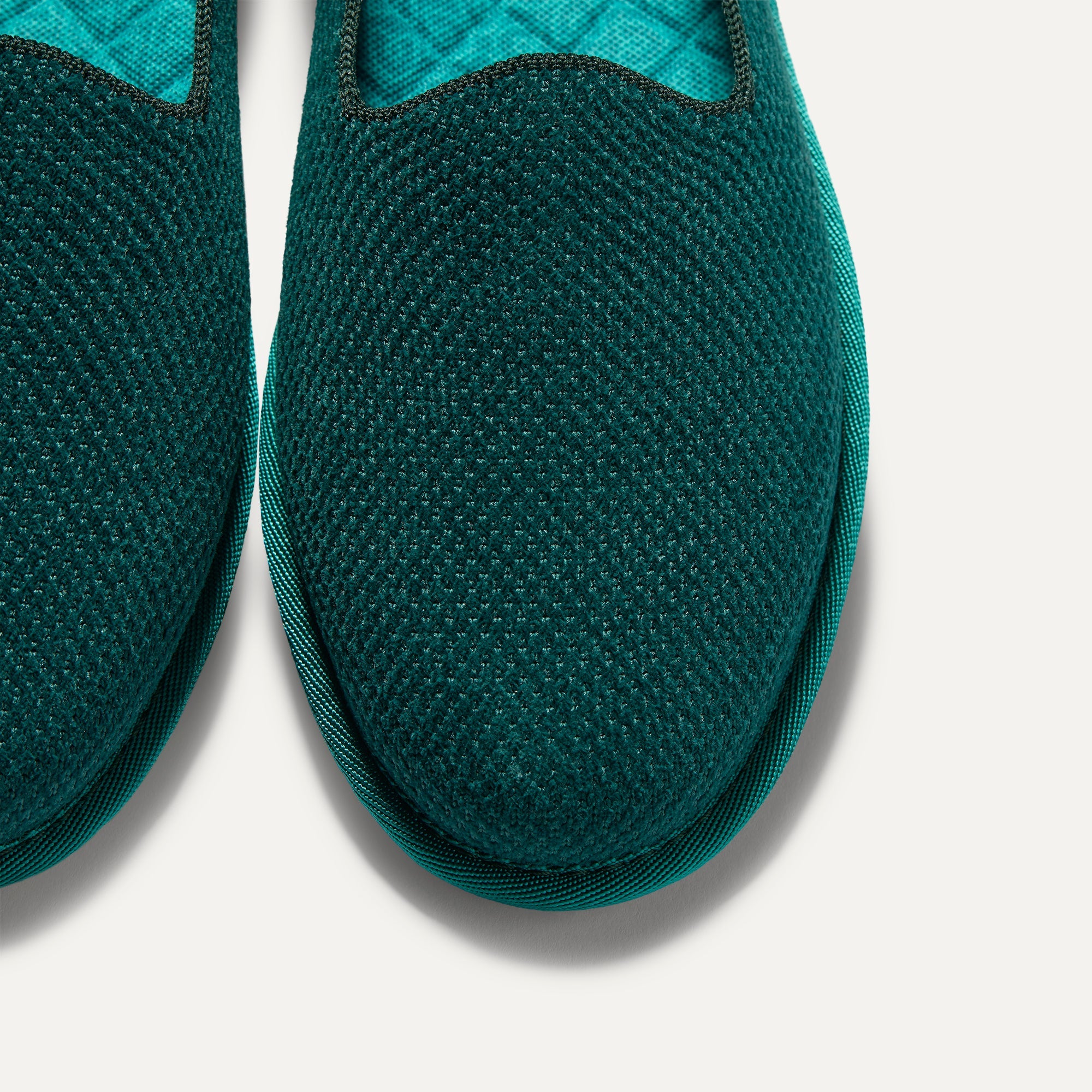 476_Rothys_Cruiser_Loafer_-_ReVelvet_ReVelvet_Everglade_Toe_detailMacro_9889.jpg