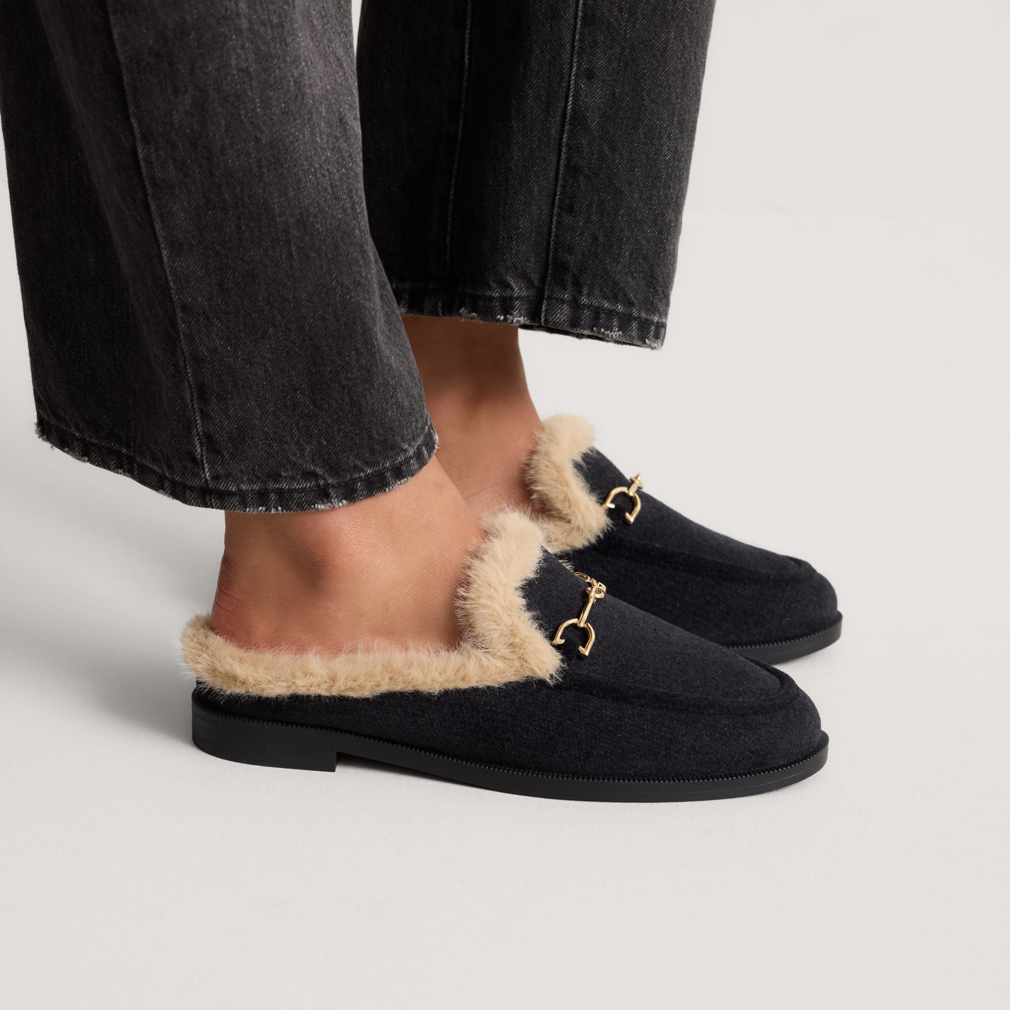 502_ReVelvetApresLoaferMule_ReVelvetBlack_Parts_1180.jpg