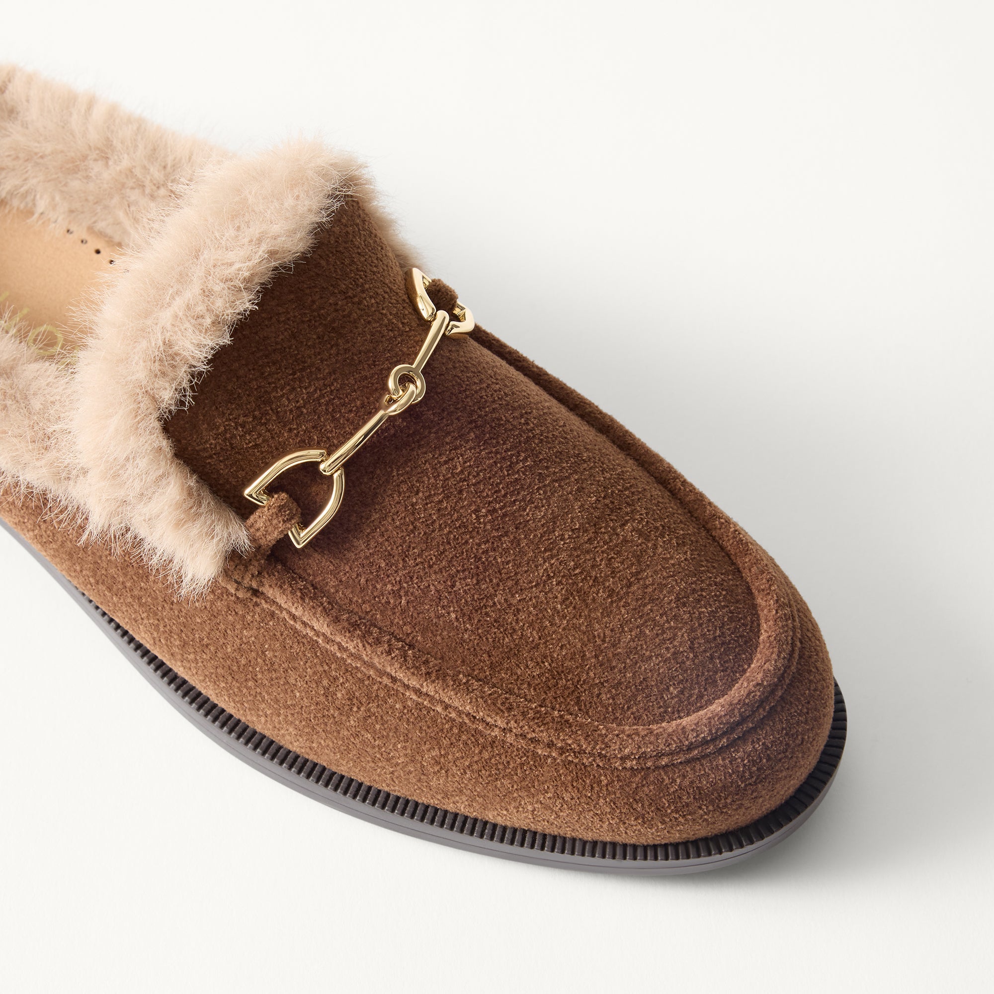 502_ReVelvetApresLoaferMule_ReVelvetCinnamon_ToedetailMacro_5656.jpg