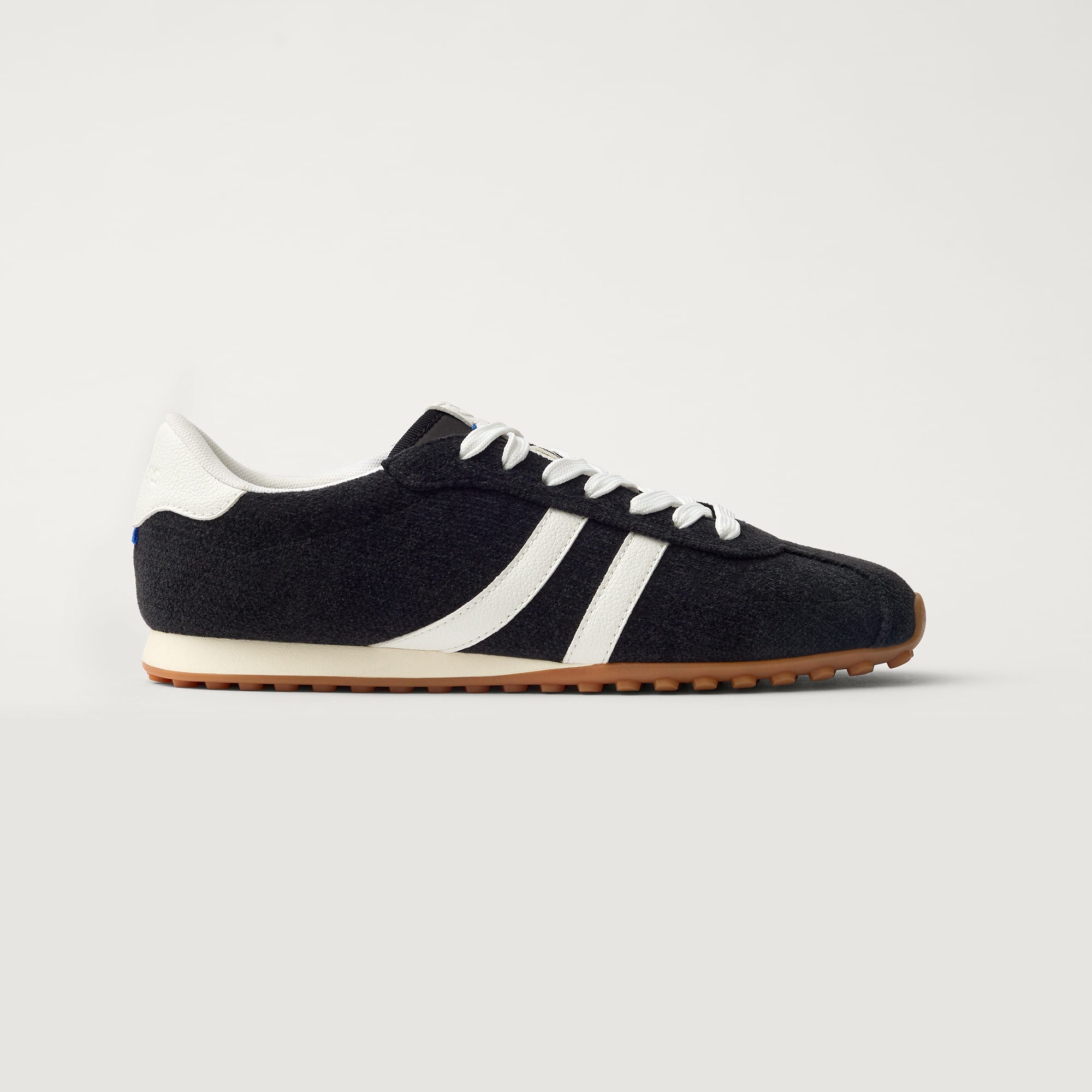 521_ReVelvetRunner_ReVelvetBlackStripe_Side_7447.jpg