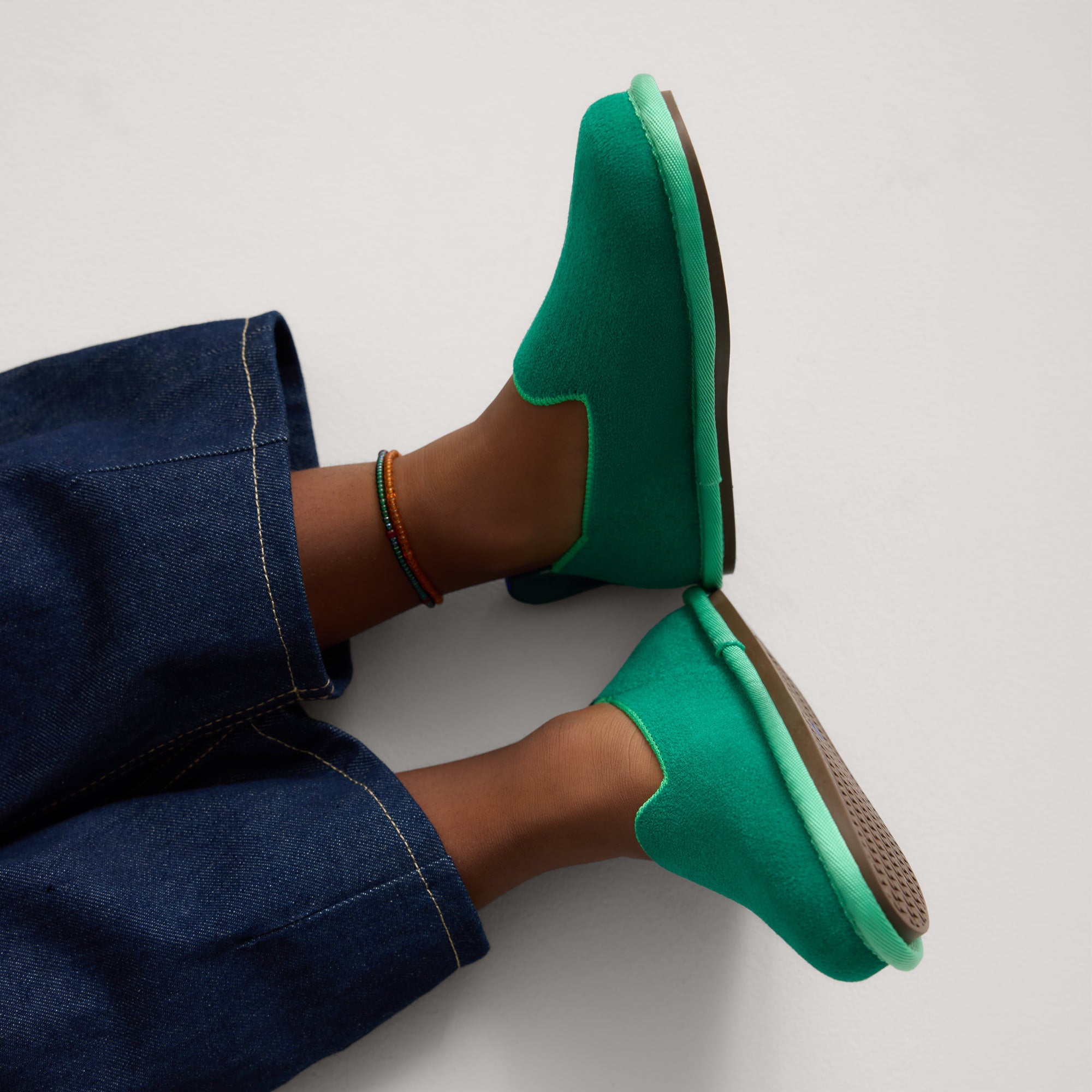 525_Kids_Mini_Loafer_ReVelvet_Peapod_On-Figure_1182.jpg