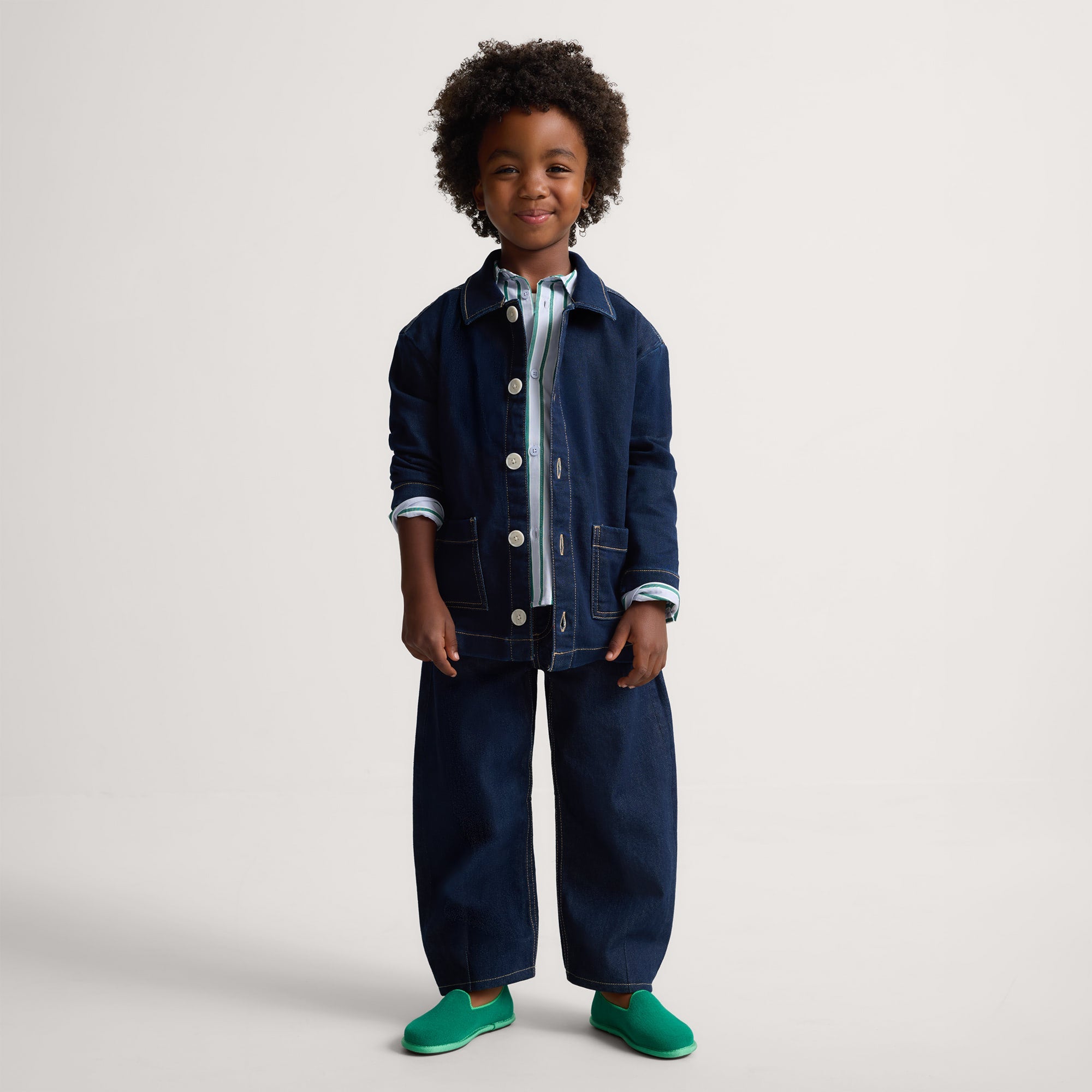 525_Kids_Mini_Loafer_ReVelvet_Peapod_On-Figure_1355.jpg