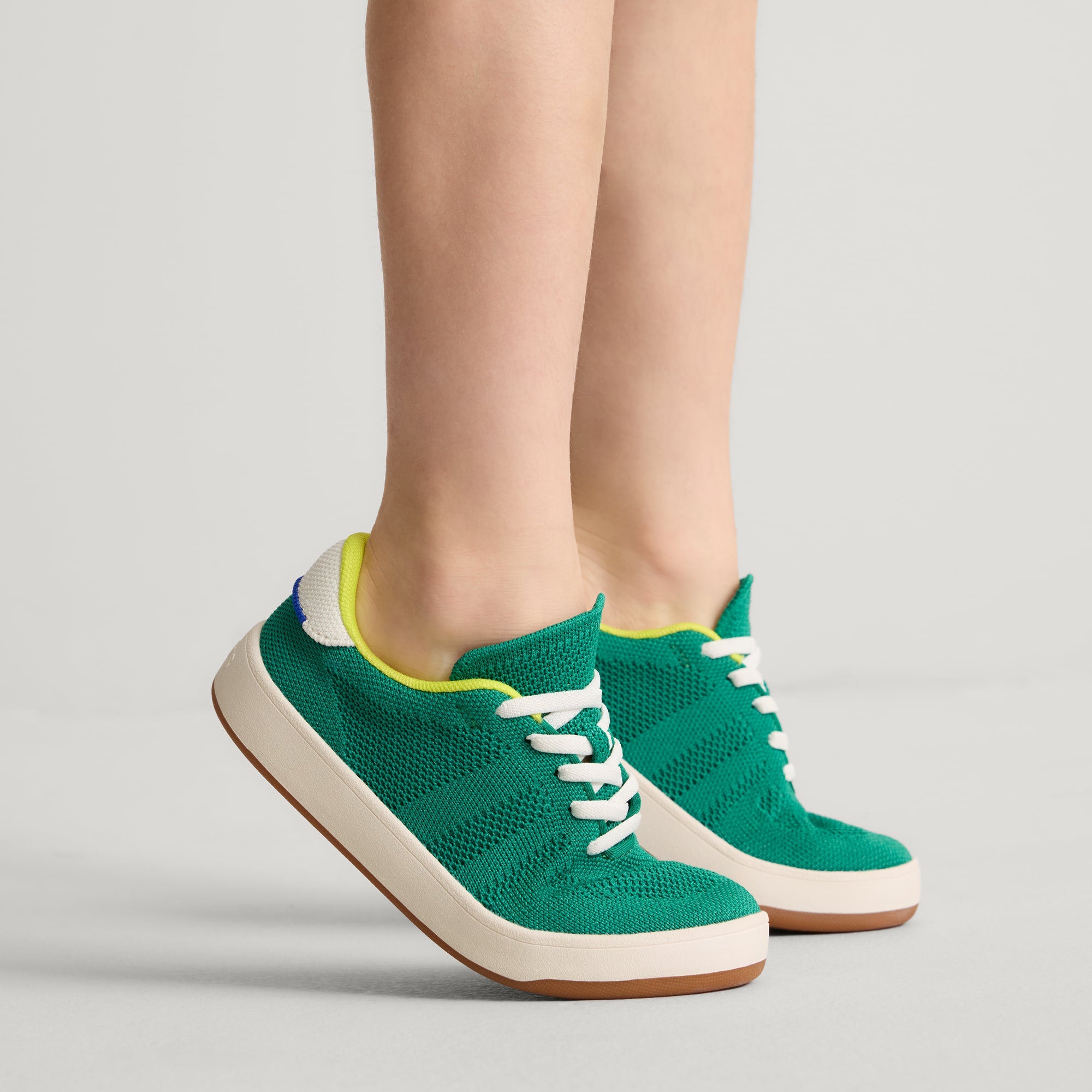 527_TheKidsStretchSneaker_EmeraldPop_On-Figure_1123_pdp.jpg