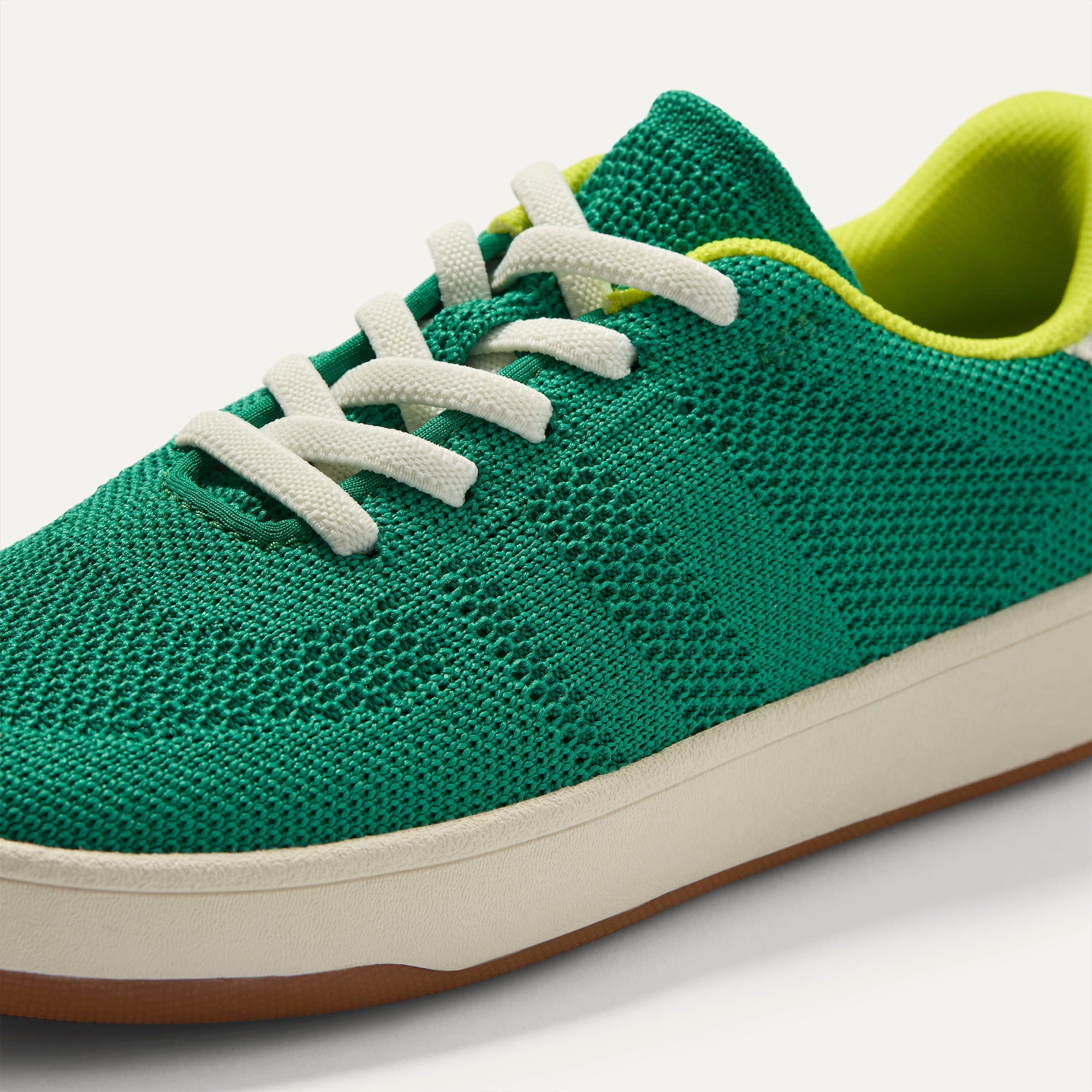 527_TheKidsStretchSneaker_EmeraldPop_Toedetail_Macro_9989.jpg