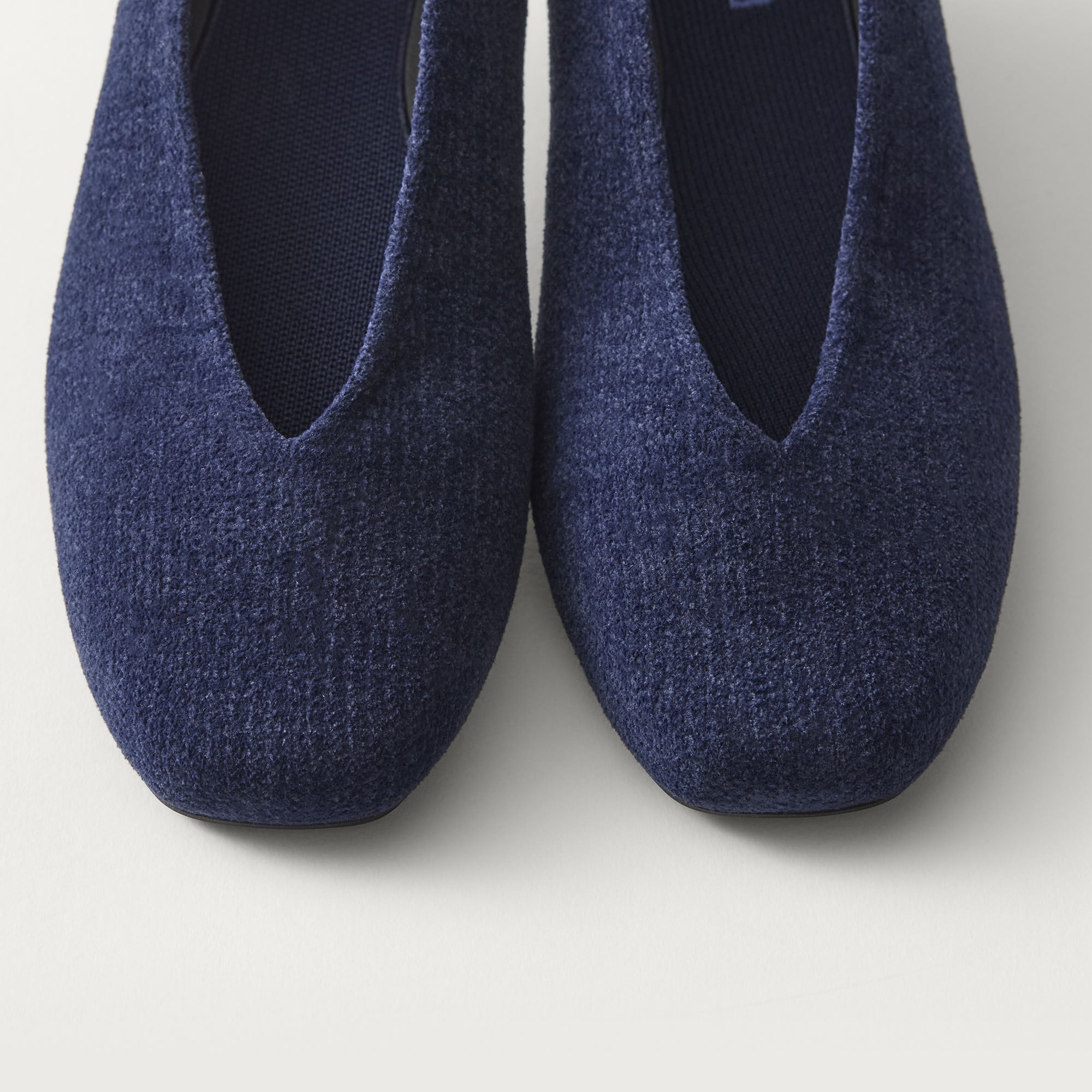 528_ReVelvetMaxSquareBallerina_ReVelvetNavy_Toedetail_Macro_9788.jpg
