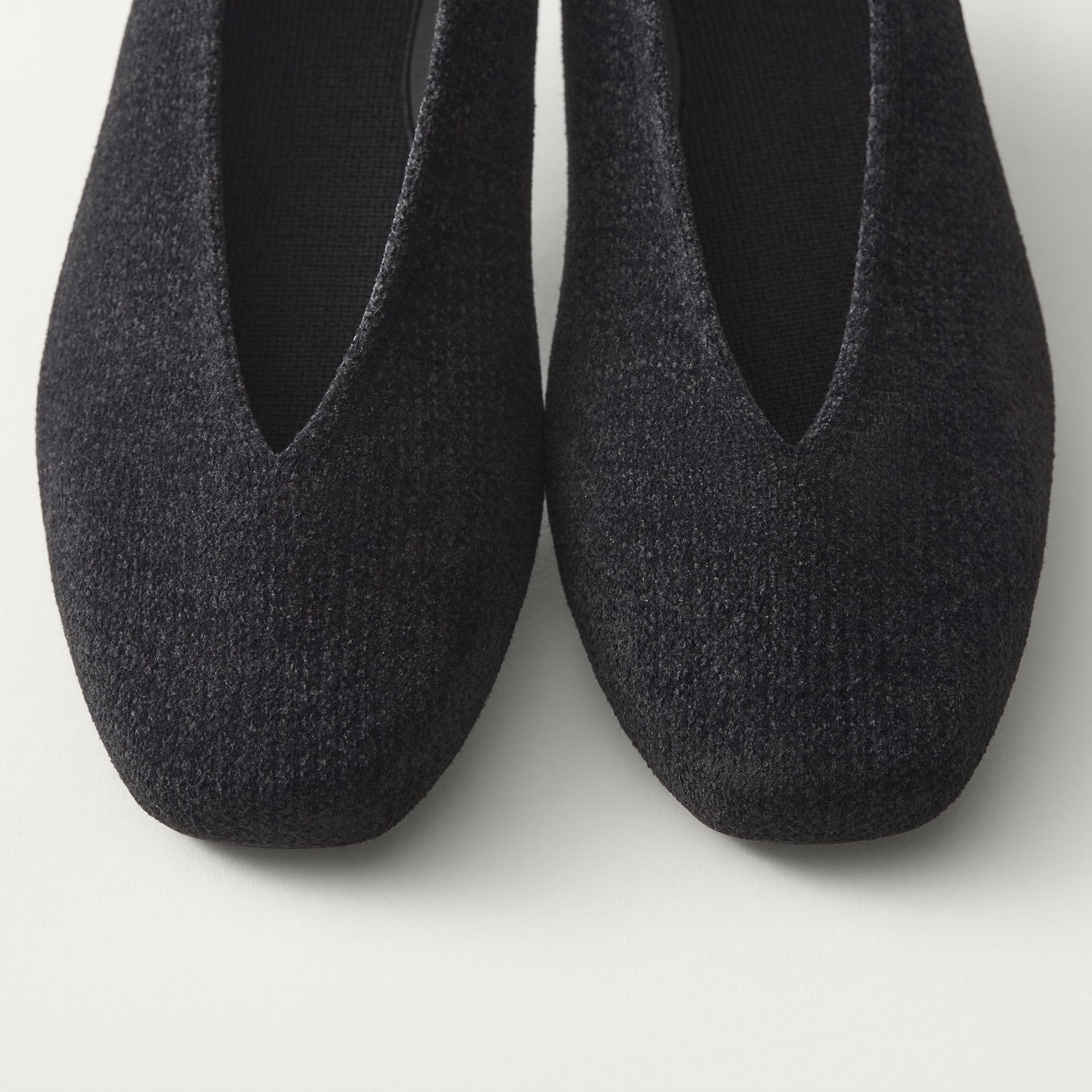 528_ReVelvetMaxSquareBallerina_RevelvetBlack_ToedetailMacro_3223.jpg