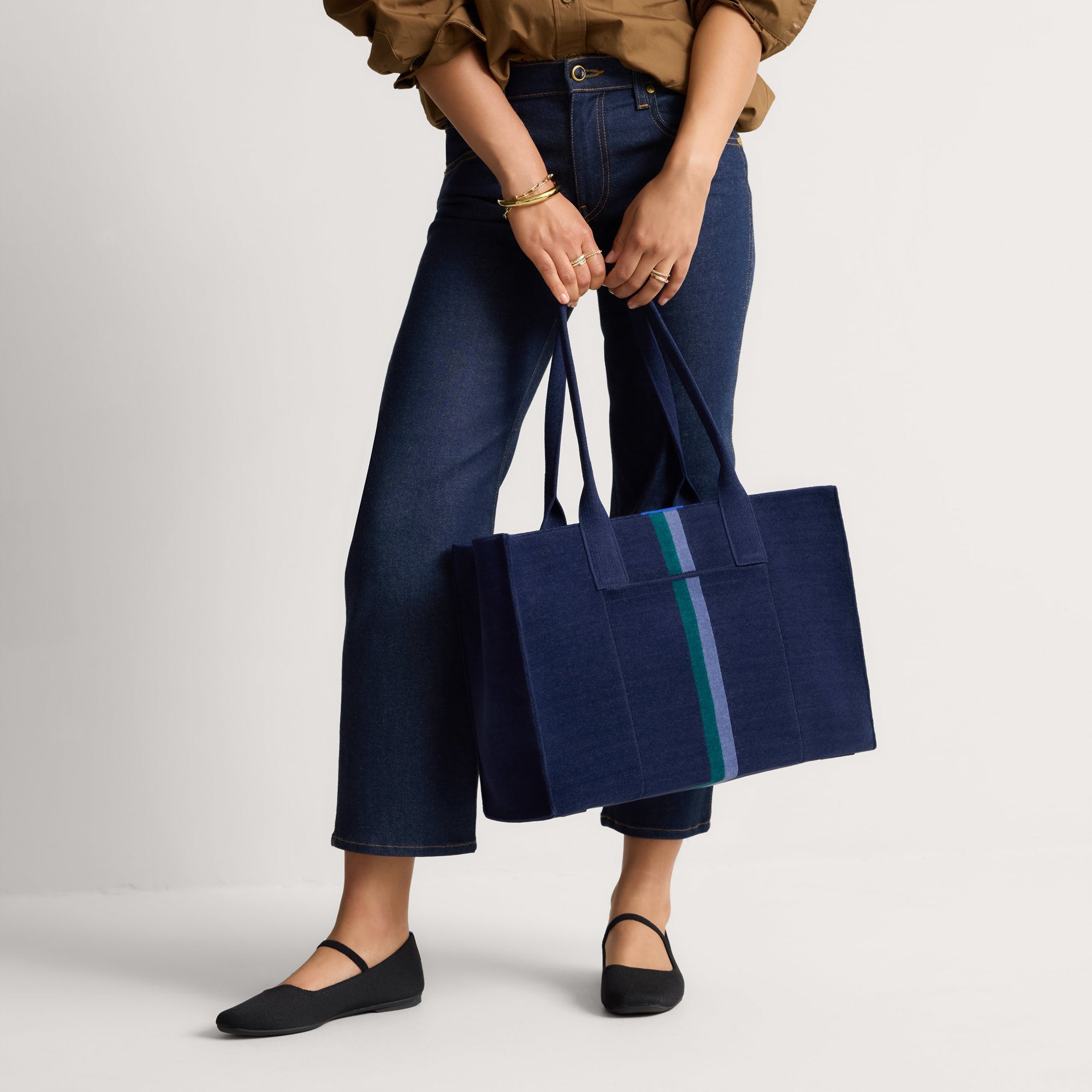 531_ReVelvetClassicToteII_ReVelvetPeacock_OnFigure_2286.jpg