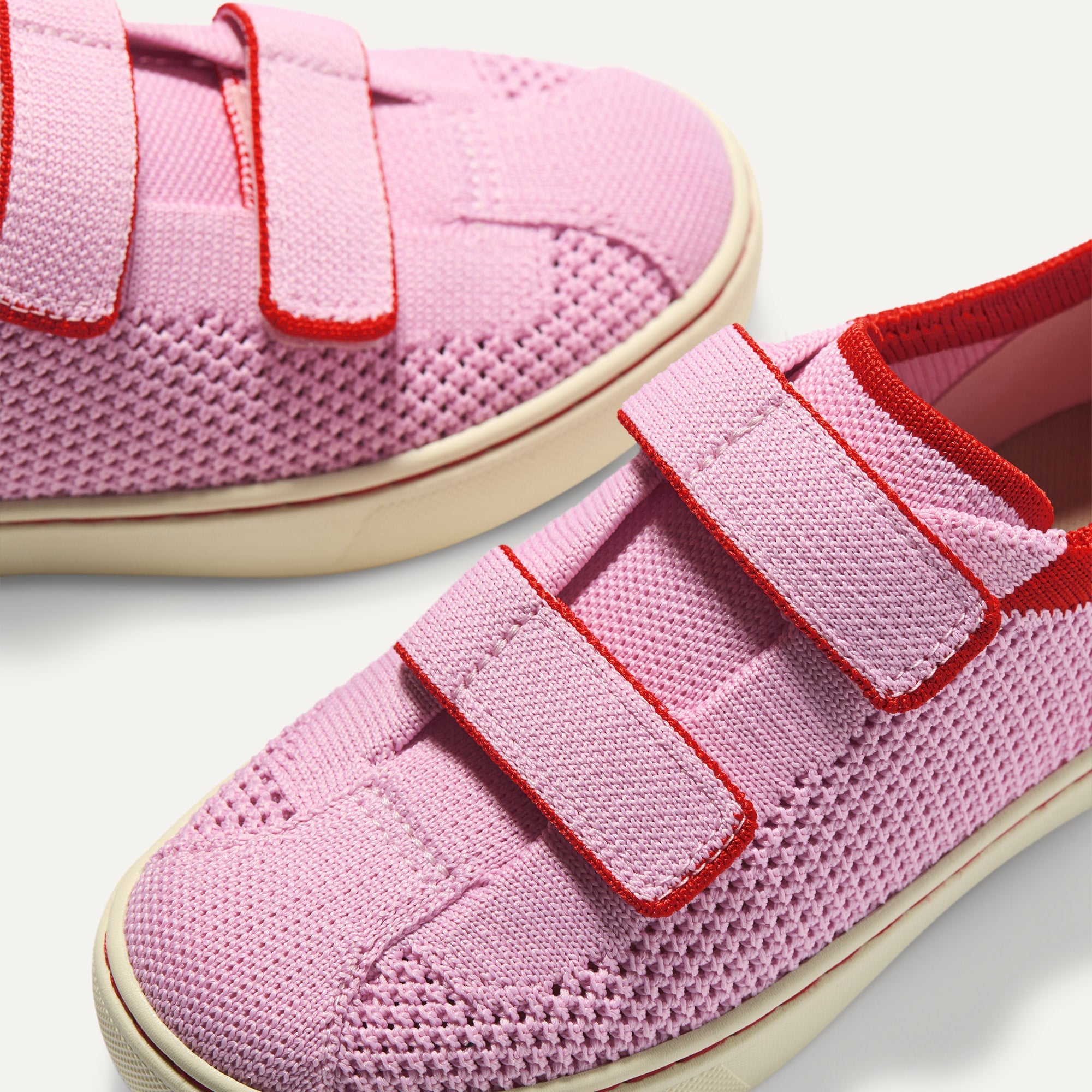 68_KidsStrapSneaker_TutuOpen-Knit_Toedetail_Macro_7668.jpg