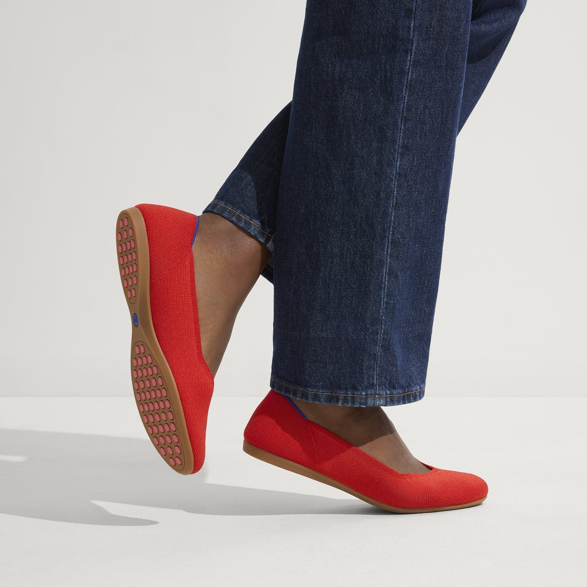 DailyFlat_ShowstopperRed_On-Figure_3203.jpg